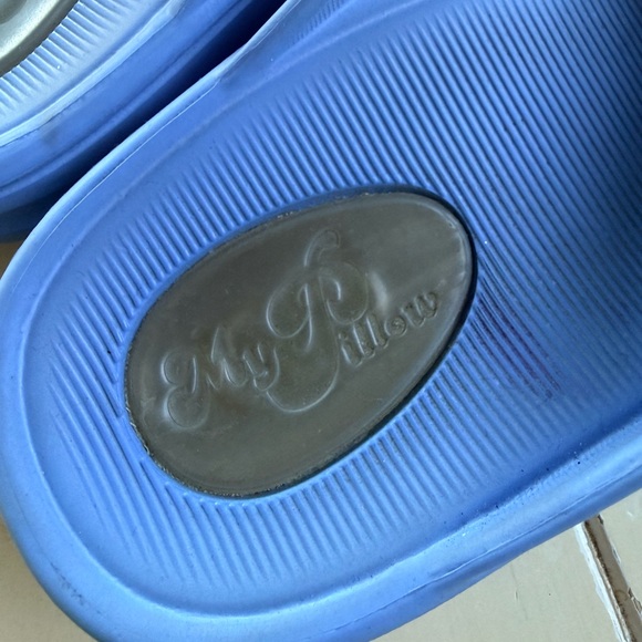 My pillow Vibrant Blue Flip Flop Sandals - Picture 3 of 4